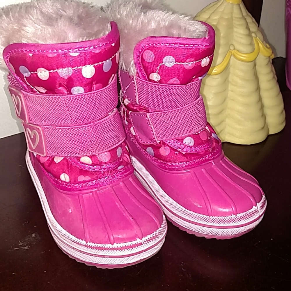 Snow boots pink
